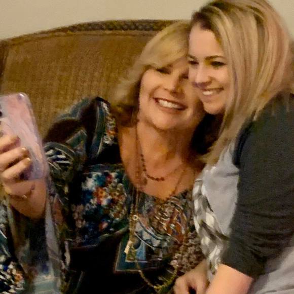 Meet your Posher, Lori - Picture 1 of 1